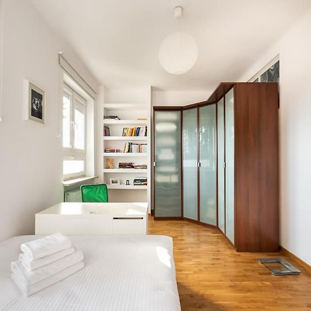 Plac Wilsona 2-Bedroom Apartment Varsavia Esterno foto