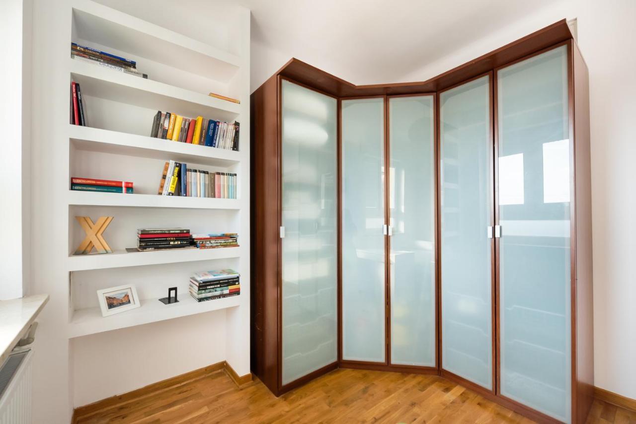 Plac Wilsona 2-Bedroom Apartment Varsavia Esterno foto