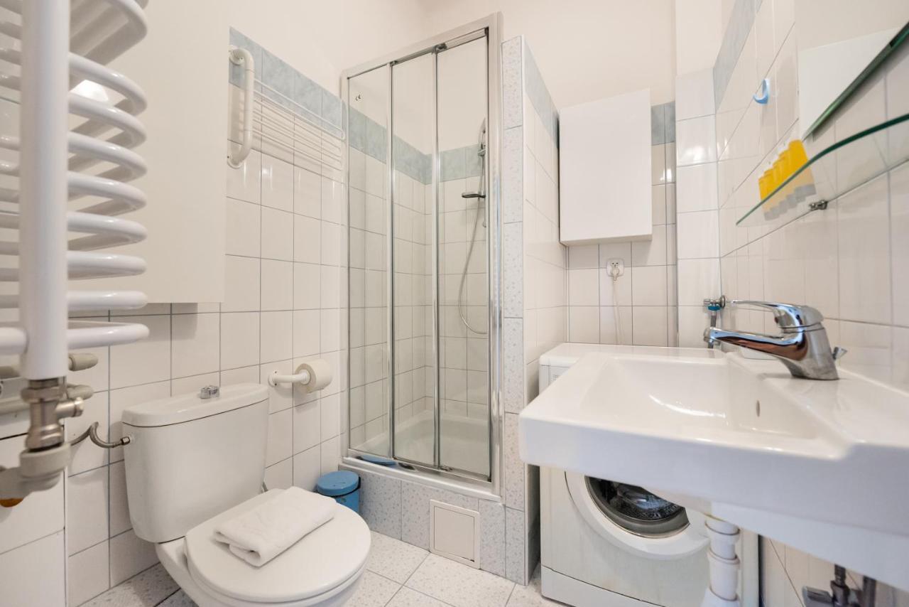 Plac Wilsona 2-Bedroom Apartment Varsavia Esterno foto